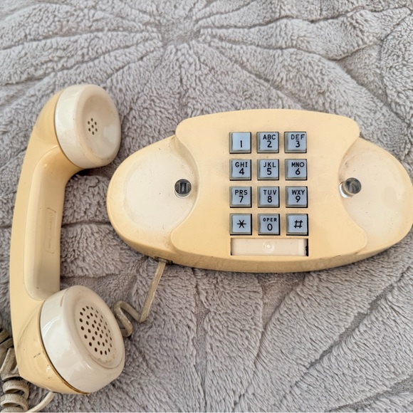 Vintage 1980s AT&T, princess touchtone phone - beige cream color collector piece - Picture 2 of 10